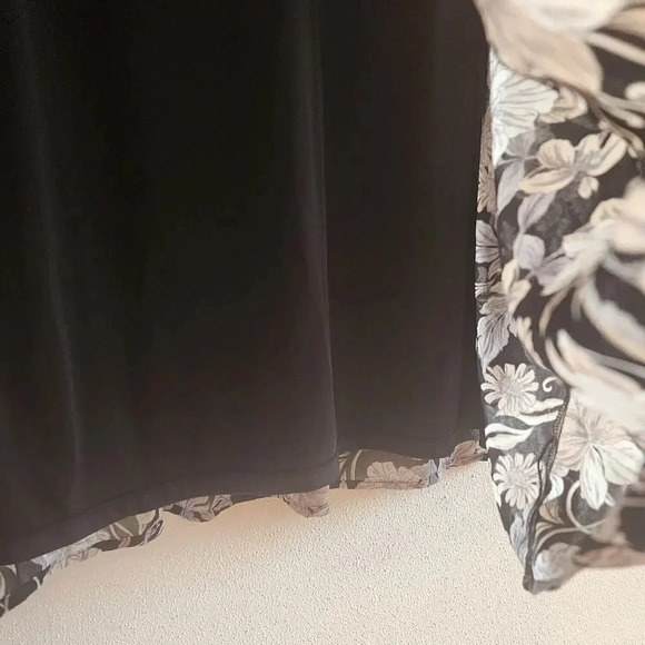 Isaac Mizrahi Live Midi Dress Women Size Small Black Gray Floral Pleated V-Neck - Picture 5 of 10